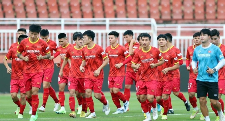 Bóng đá Việt Nam đang ngày càng phát triển và trở thành một phần không thể thiếu trong đời sống văn hóa và thể thao của quốc gia này.